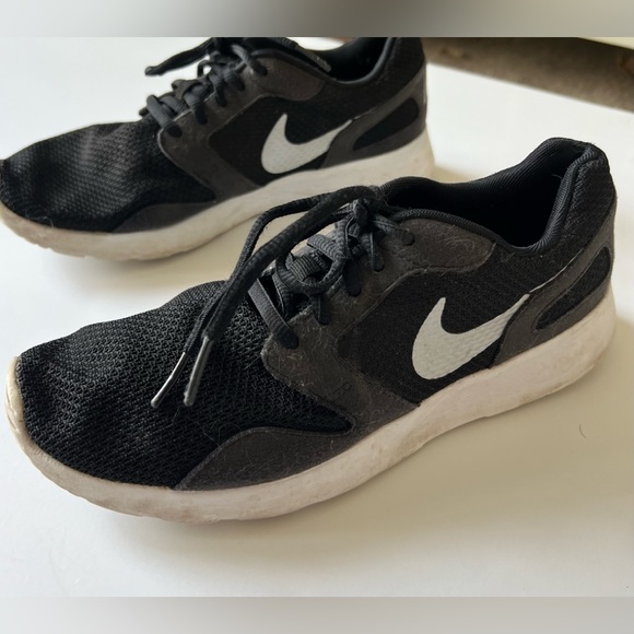 Nike Tanjun Sneakers Size 8. - Picture 3 of 7